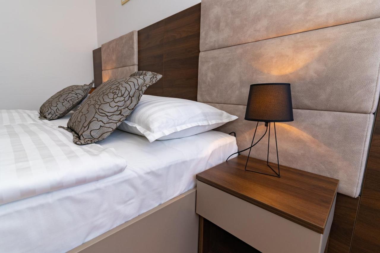 Artearia Hotel Бьеловар Экстерьер фото