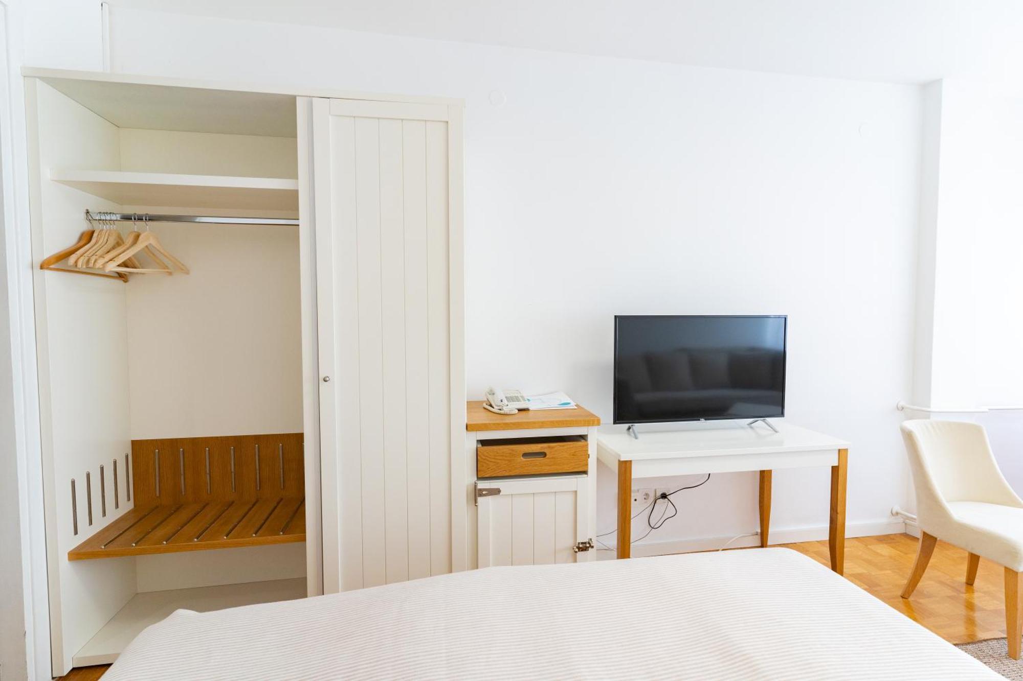 Artearia Hotel Бьеловар Экстерьер фото