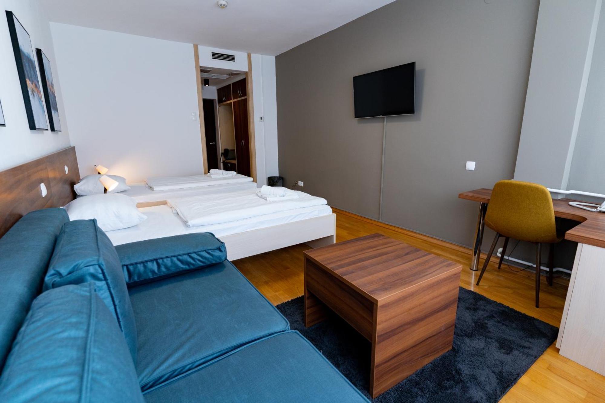 Artearia Hotel Бьеловар Экстерьер фото