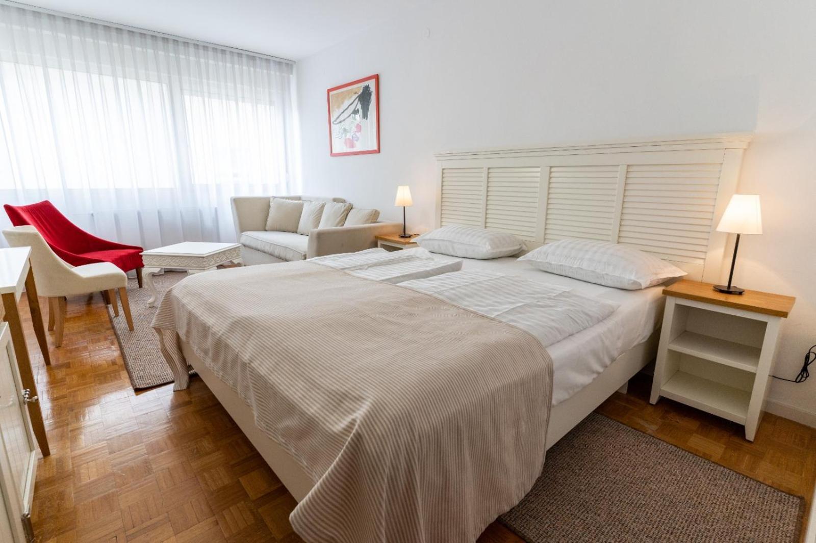 Artearia Hotel Бьеловар Экстерьер фото