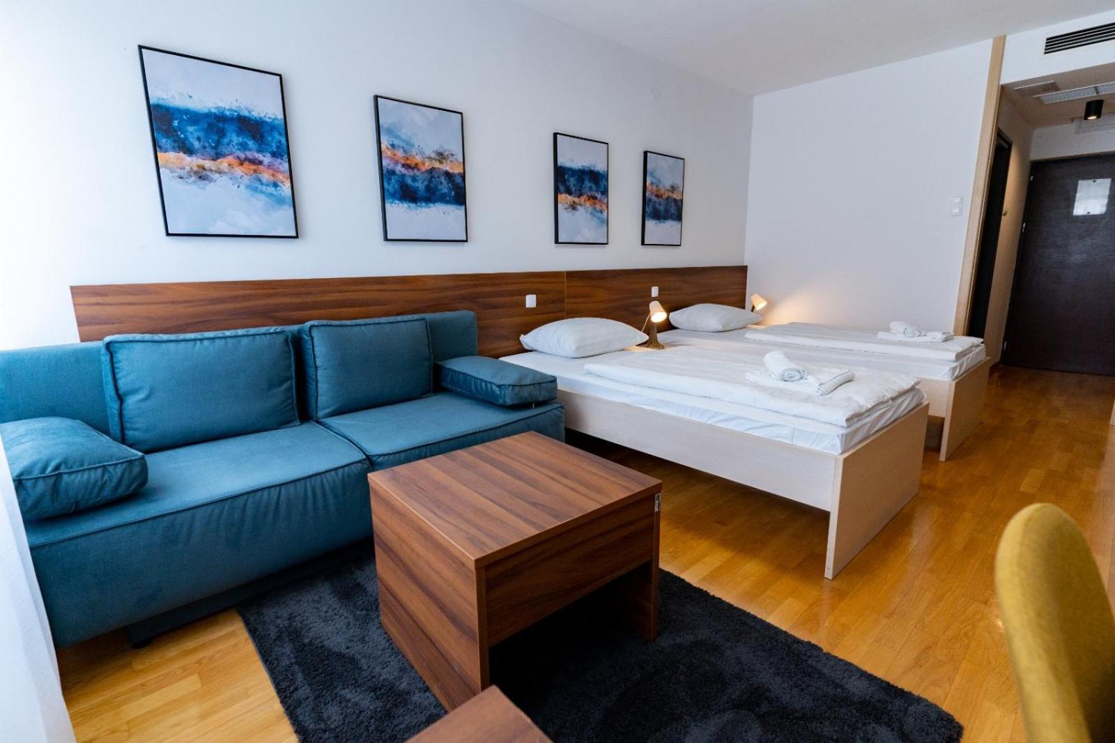 Artearia Hotel Бьеловар Экстерьер фото