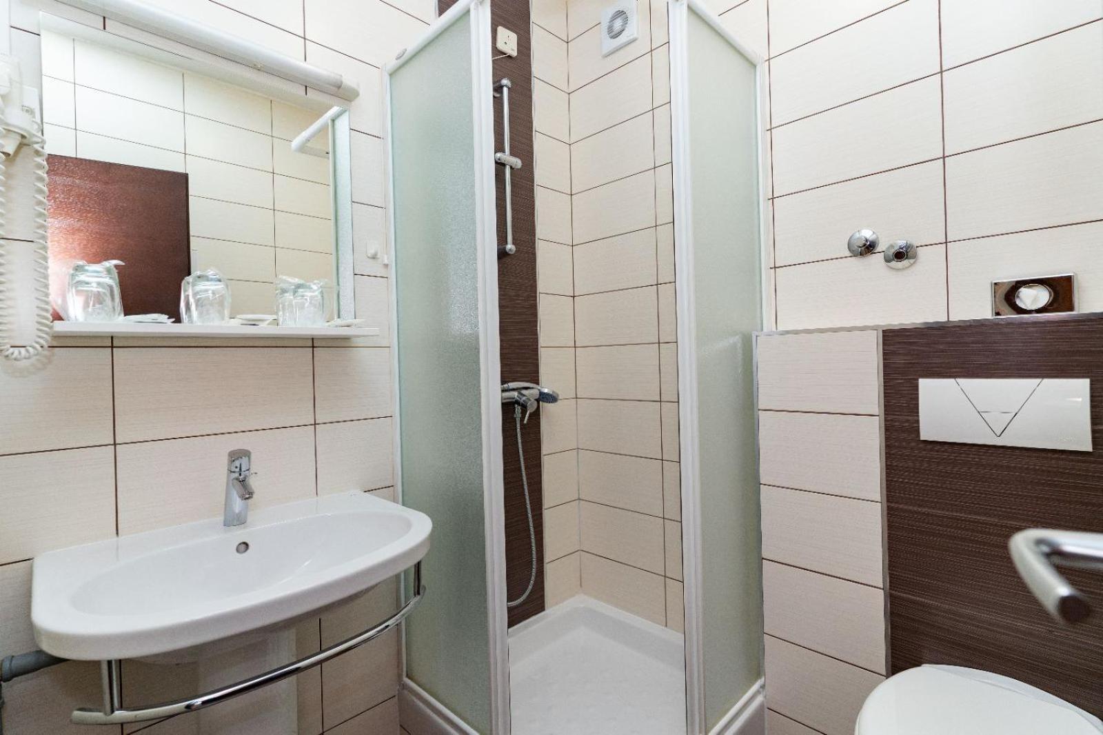 Artearia Hotel Бьеловар Экстерьер фото
