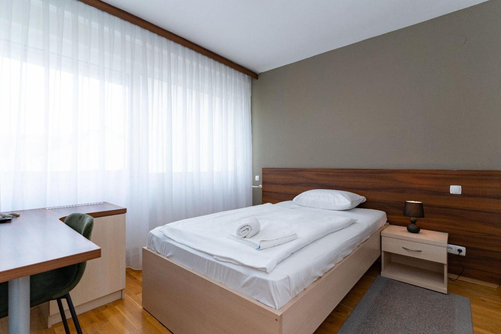 Artearia Hotel Бьеловар Экстерьер фото